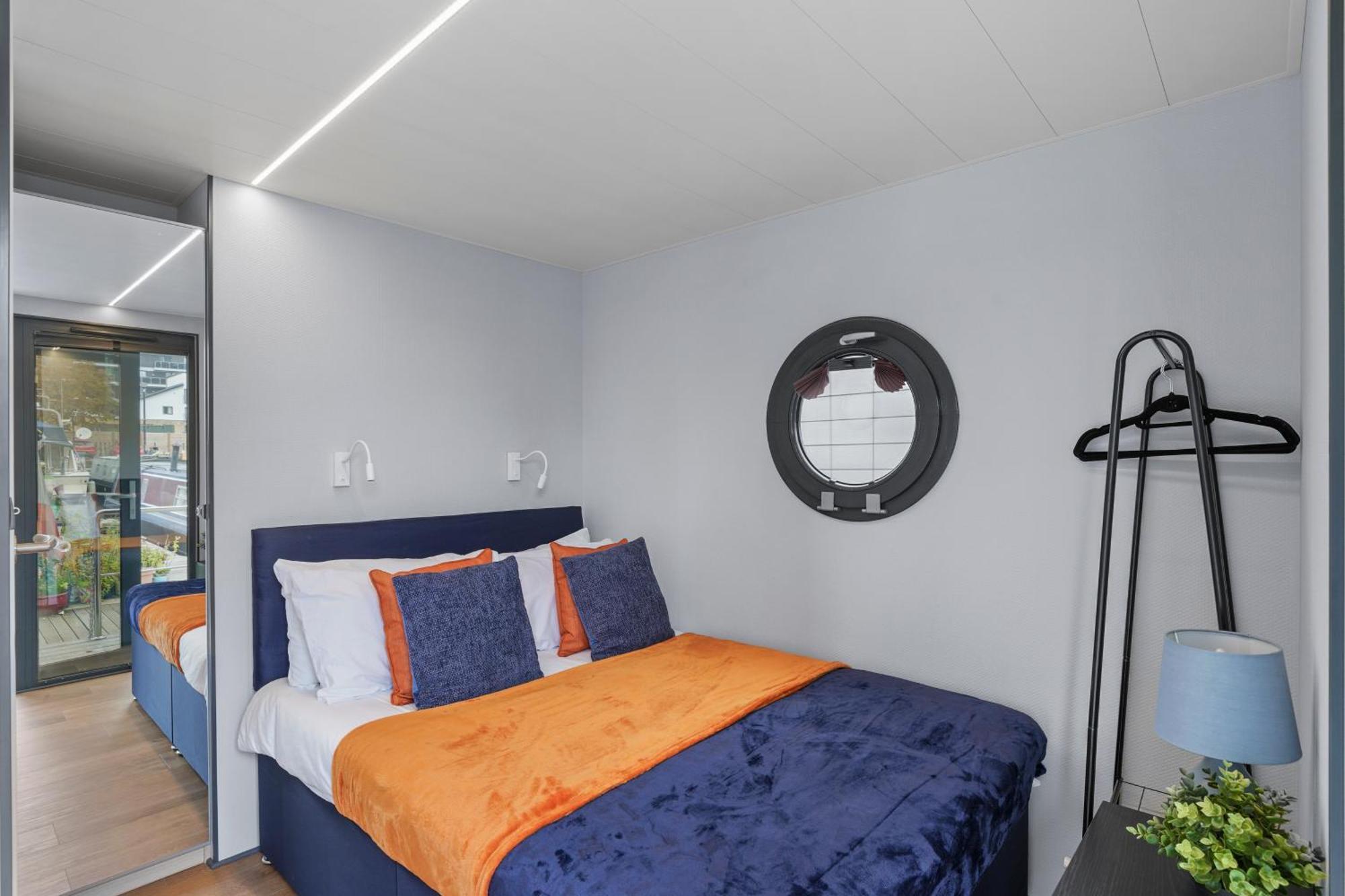 Unique Water Lodge In London - Sleeps 6 Exterior photo
