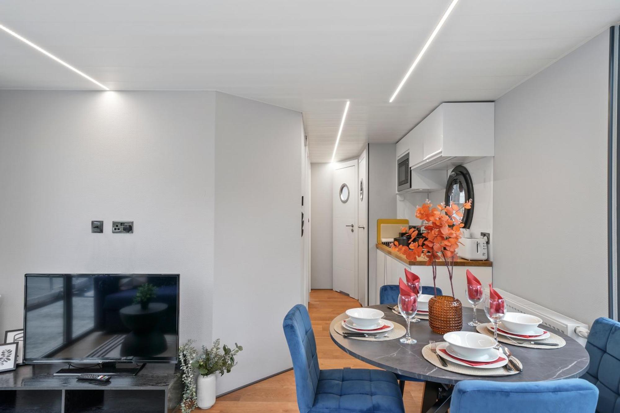 Unique Water Lodge In London - Sleeps 6 Exterior photo