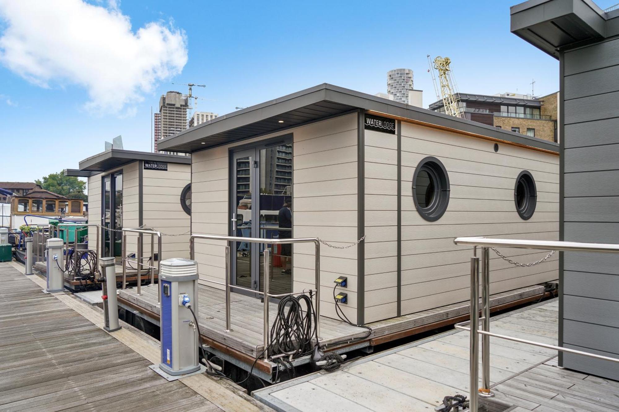 Unique Water Lodge In London - Sleeps 6 Exterior photo
