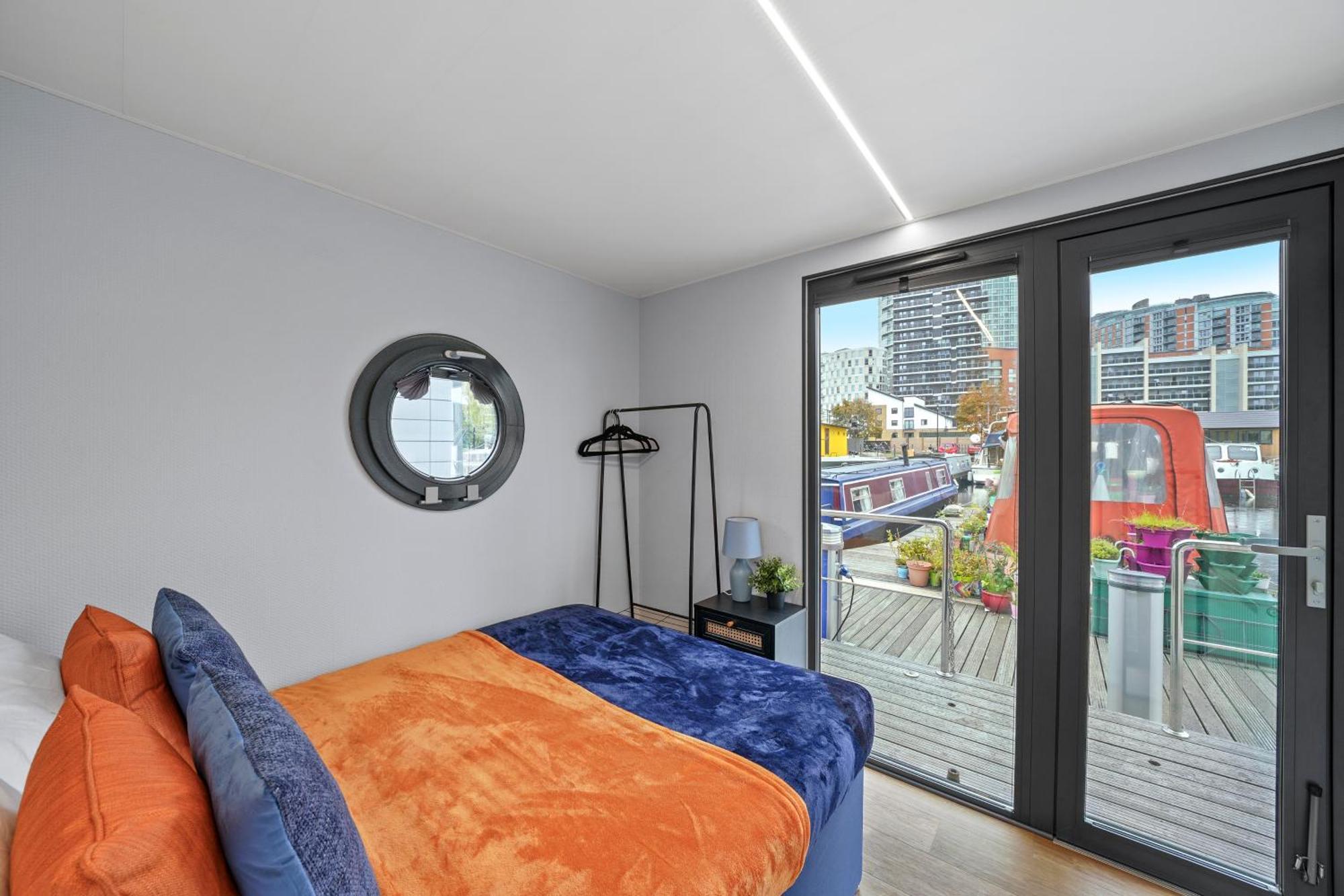 Unique Water Lodge In London - Sleeps 6 Exterior photo