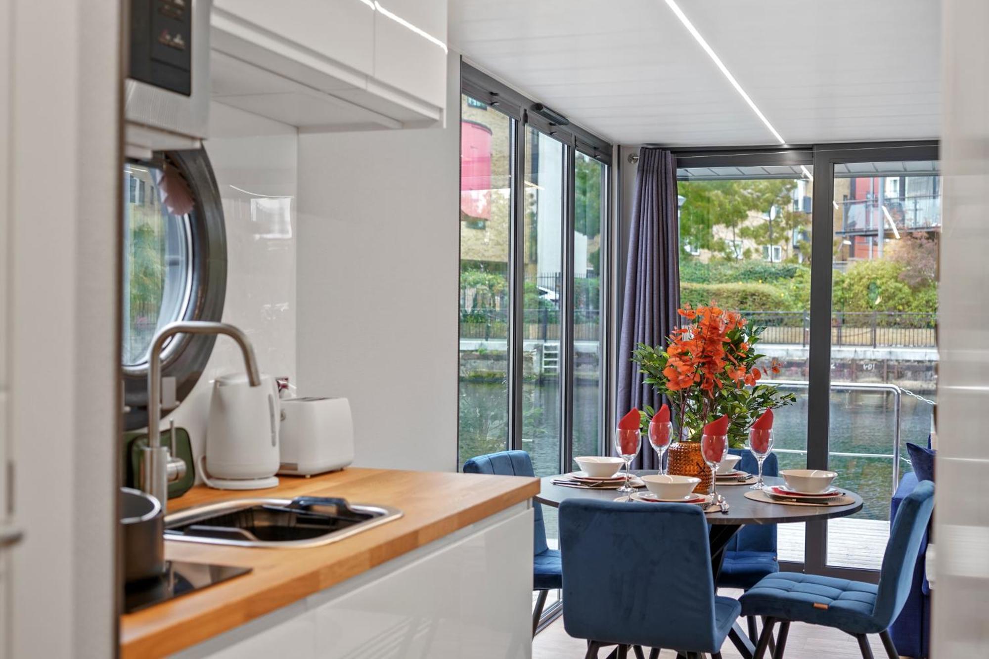 Unique Water Lodge In London - Sleeps 6 Exterior photo